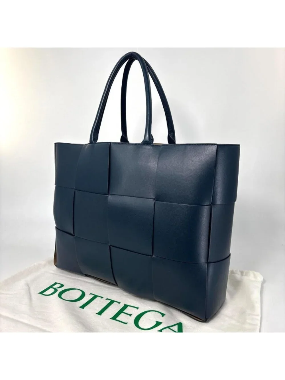 Bottega Veneta Intrecciato Arcotote Large Tote